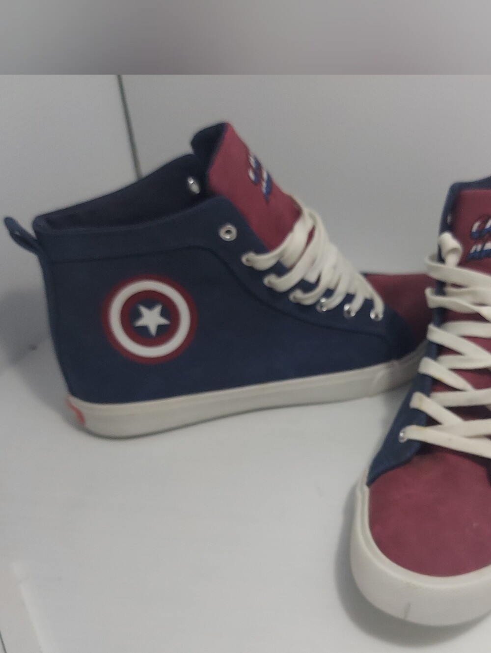 Marvel Captain America, shield Logo Mens High Top Sneakers Size Men's 12